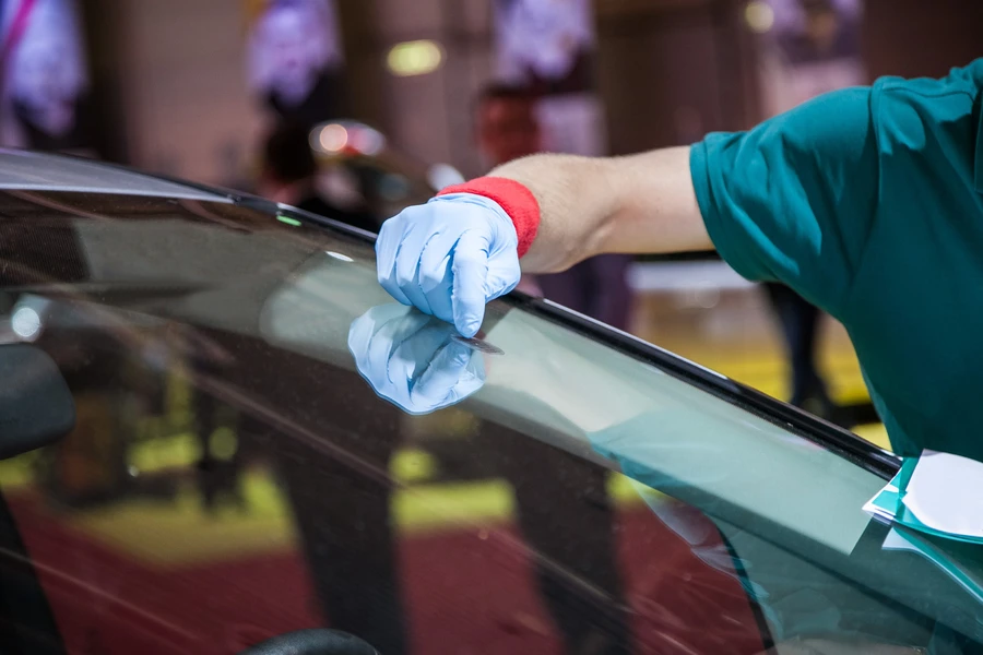 How To Know When Your Windshield Needs Repair Or Replacement in Minneapolis, MN